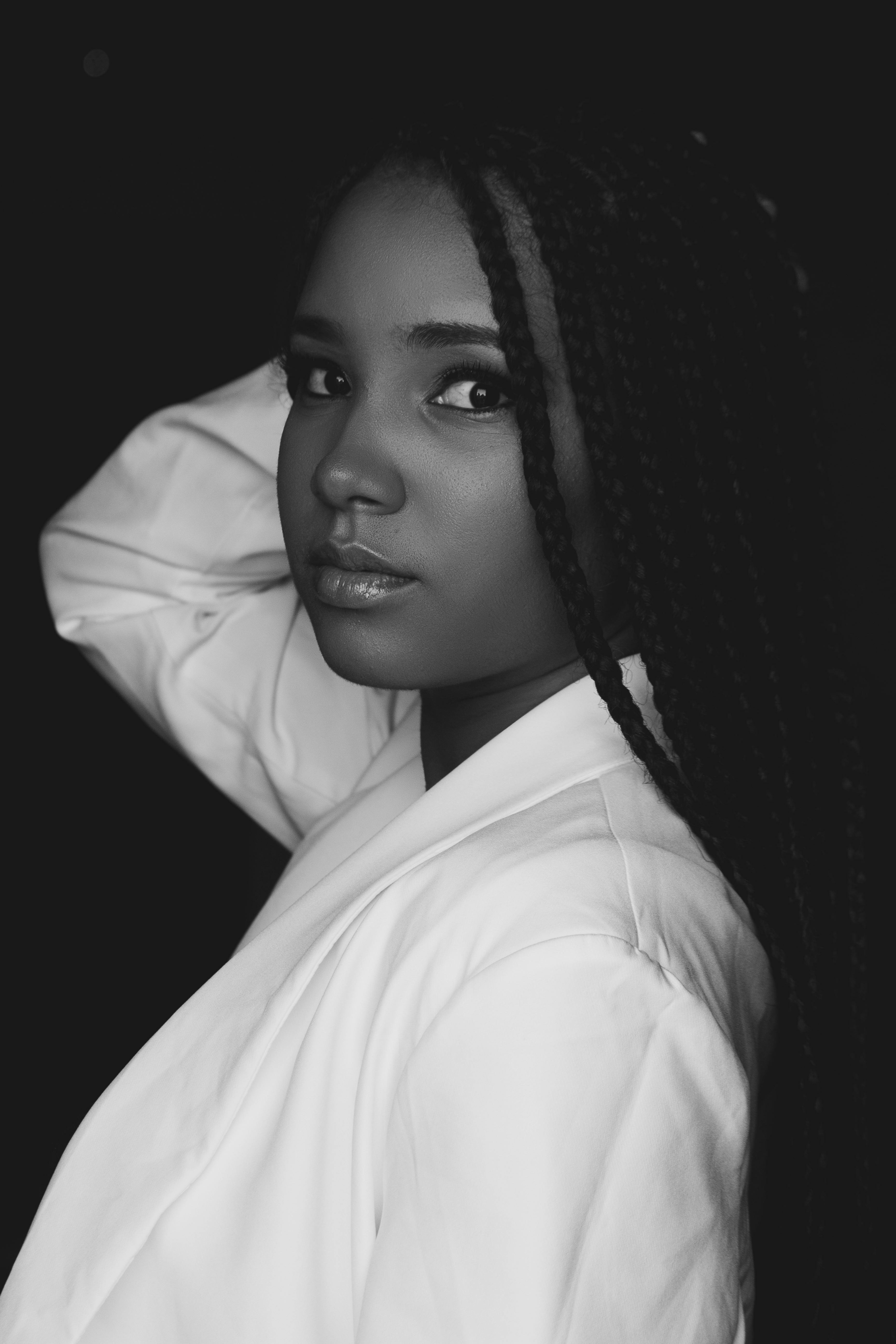 宣传片拍摄现场的团队合作氛围图